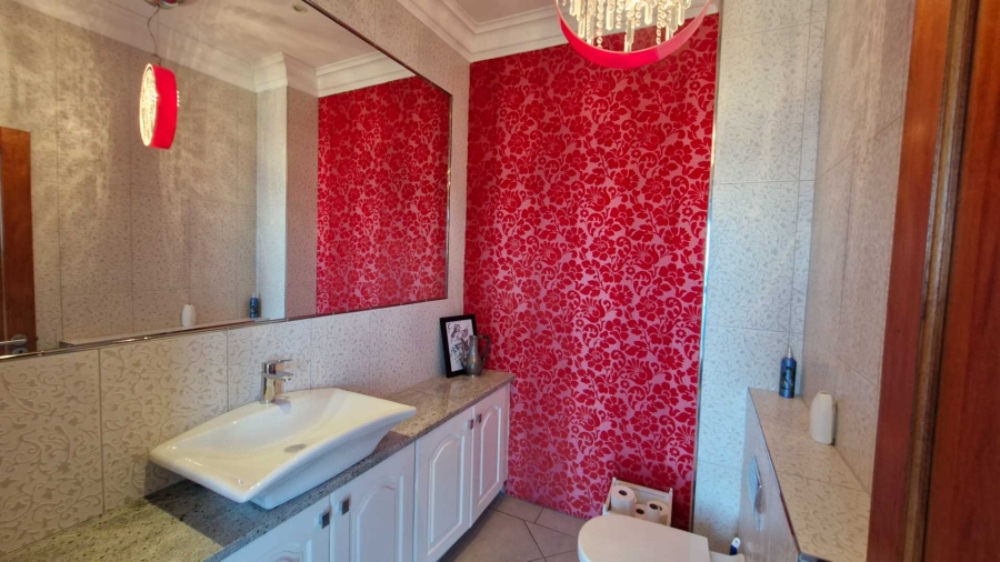 To Let 3 Bedroom Property for Rent in Cairnside Western Cape